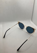 Load image into Gallery viewer, &quot;Aisha&quot; Metallic Cat Eye Sunnies
