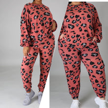 Load image into Gallery viewer, “Jazz” Pink Leopard Sweatsuit Set
